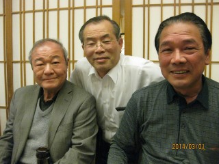 左から加藤副会長、辻本会計監査、原田会長